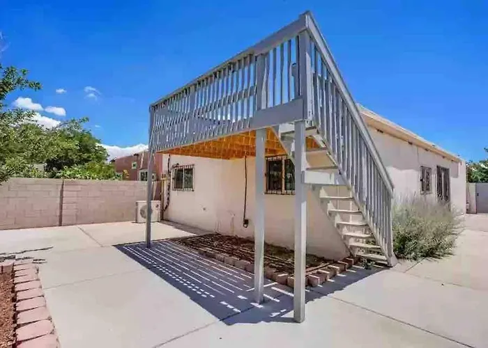 Comfy, Contemporary Quiet Retreat Vacation Home With Views