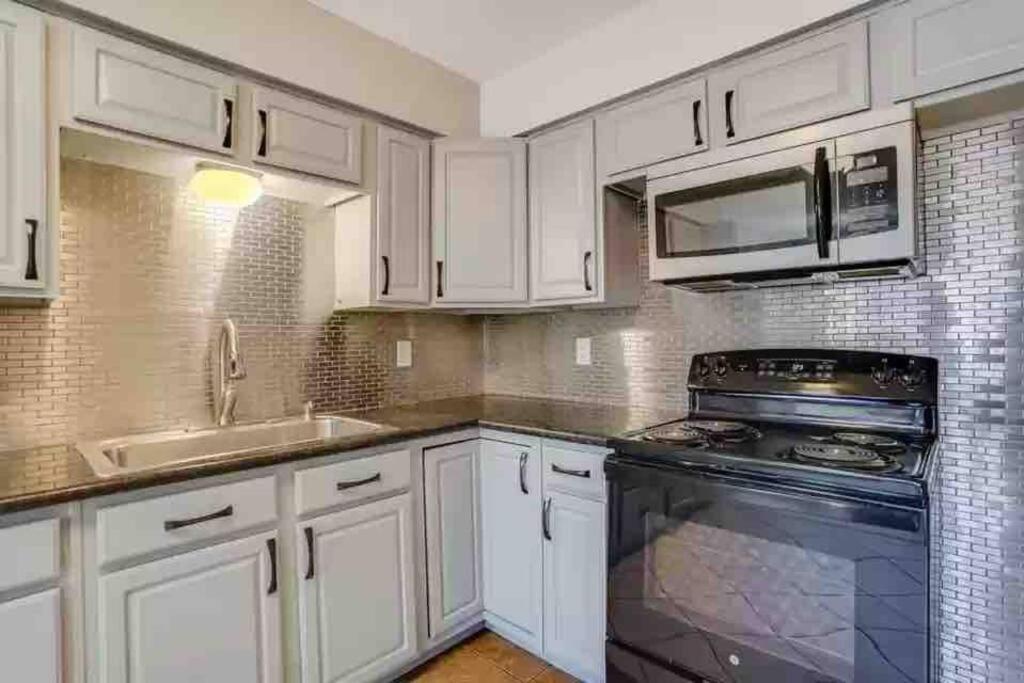 Holiday home Comfy, Contemporary Quiet Retreat Vacation With Views *