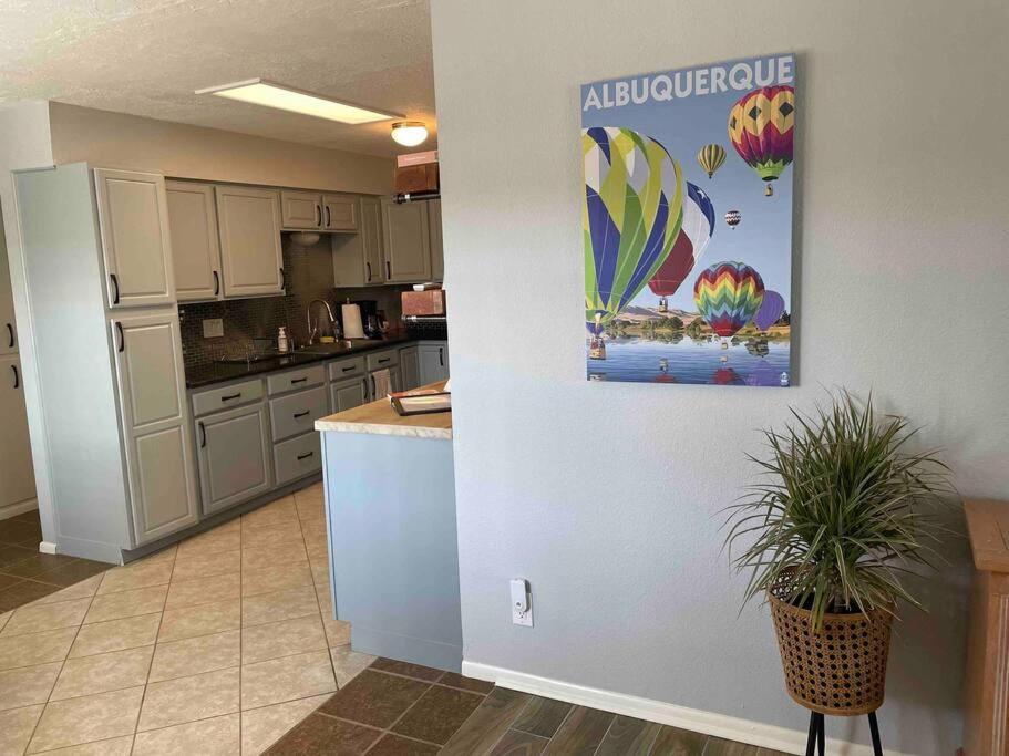 Comfy, Contemporary Quiet Retreat Vacation With Views Holiday home *