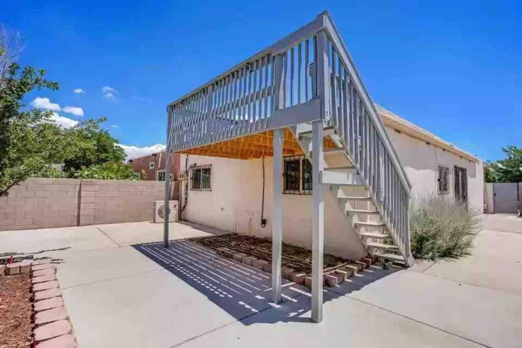 Comfy, Contemporary Quiet Retreat Vacation With Views Holiday home *