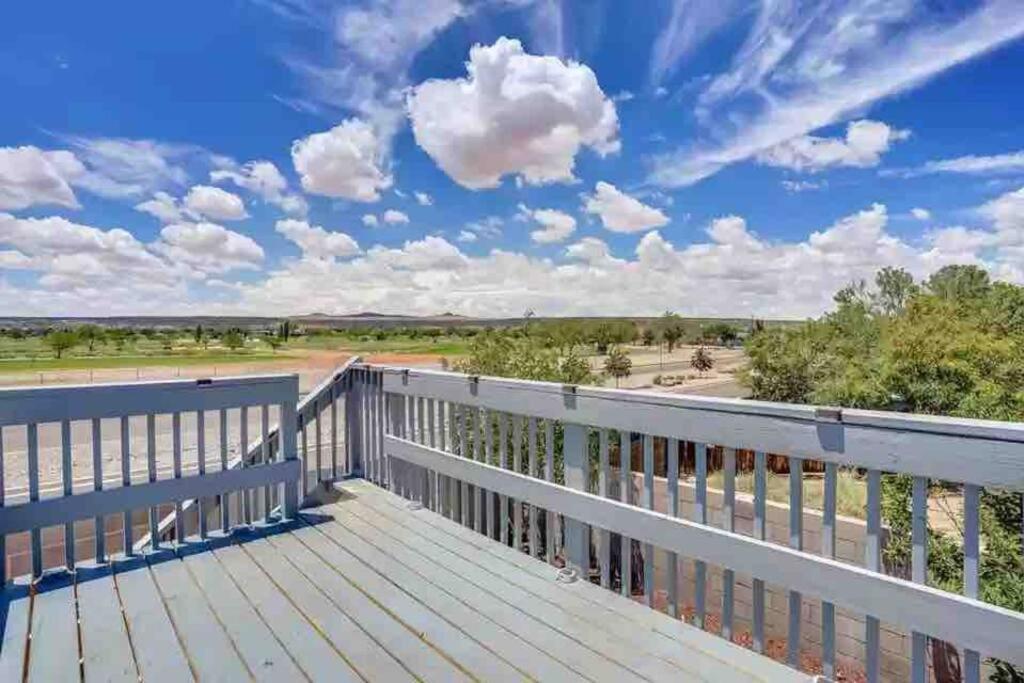 Comfy, Contemporary Quiet Retreat Vacation With Views Holiday home
